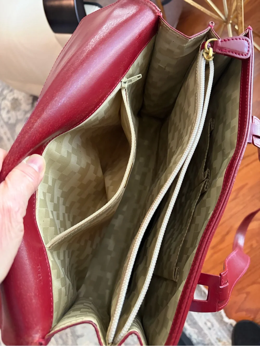 Le Tanneur Leather Handbag in Dark Red - Picture 13 of 15